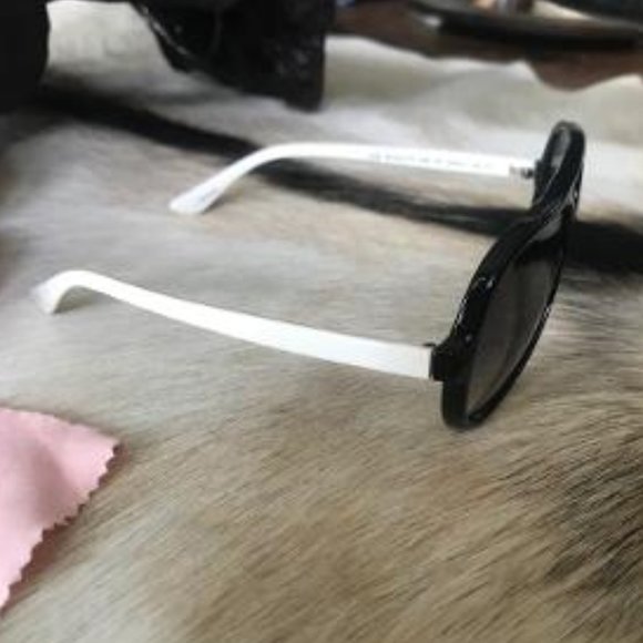 JUICY COUTURE Eat Candy Black Aviator Sunglasses main image 4